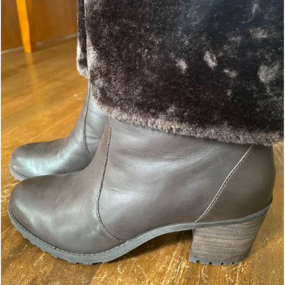 Brown, hardly used because it is too big. Size 8 1/2 US. - Picture 2 of 3